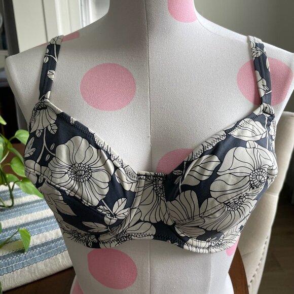 Change Floral Print Bikini Top Adj Straps Back Closure Cream Grey Blk Sz 34E - Picture 3 of 11